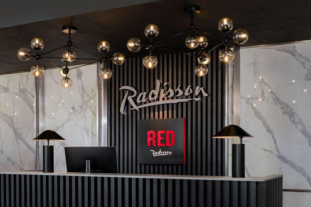 Radisson Red London Heathrow Hotel Exterior photo