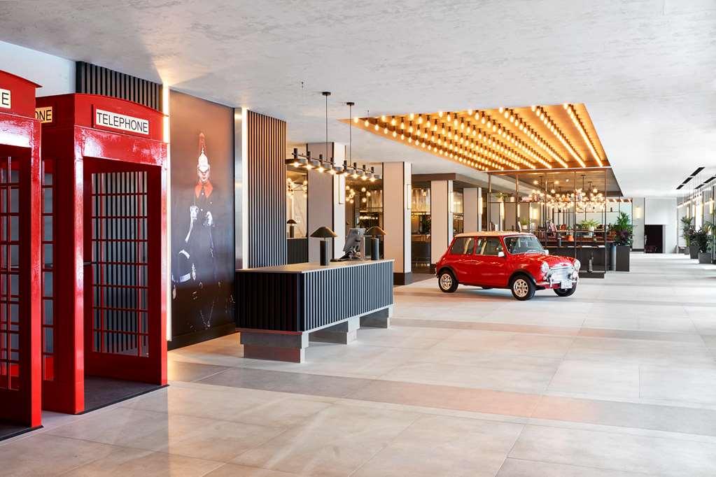 Radisson Red London Heathrow Hotel Interior photo