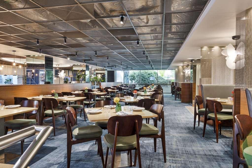 Radisson Red London Heathrow Hotel Restaurant photo